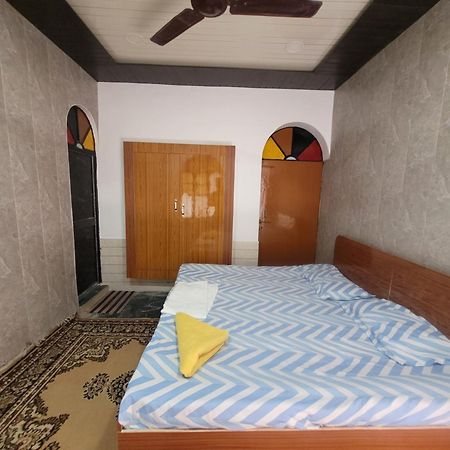 Hotel Pushpa Vatika Faizābād Exterior foto