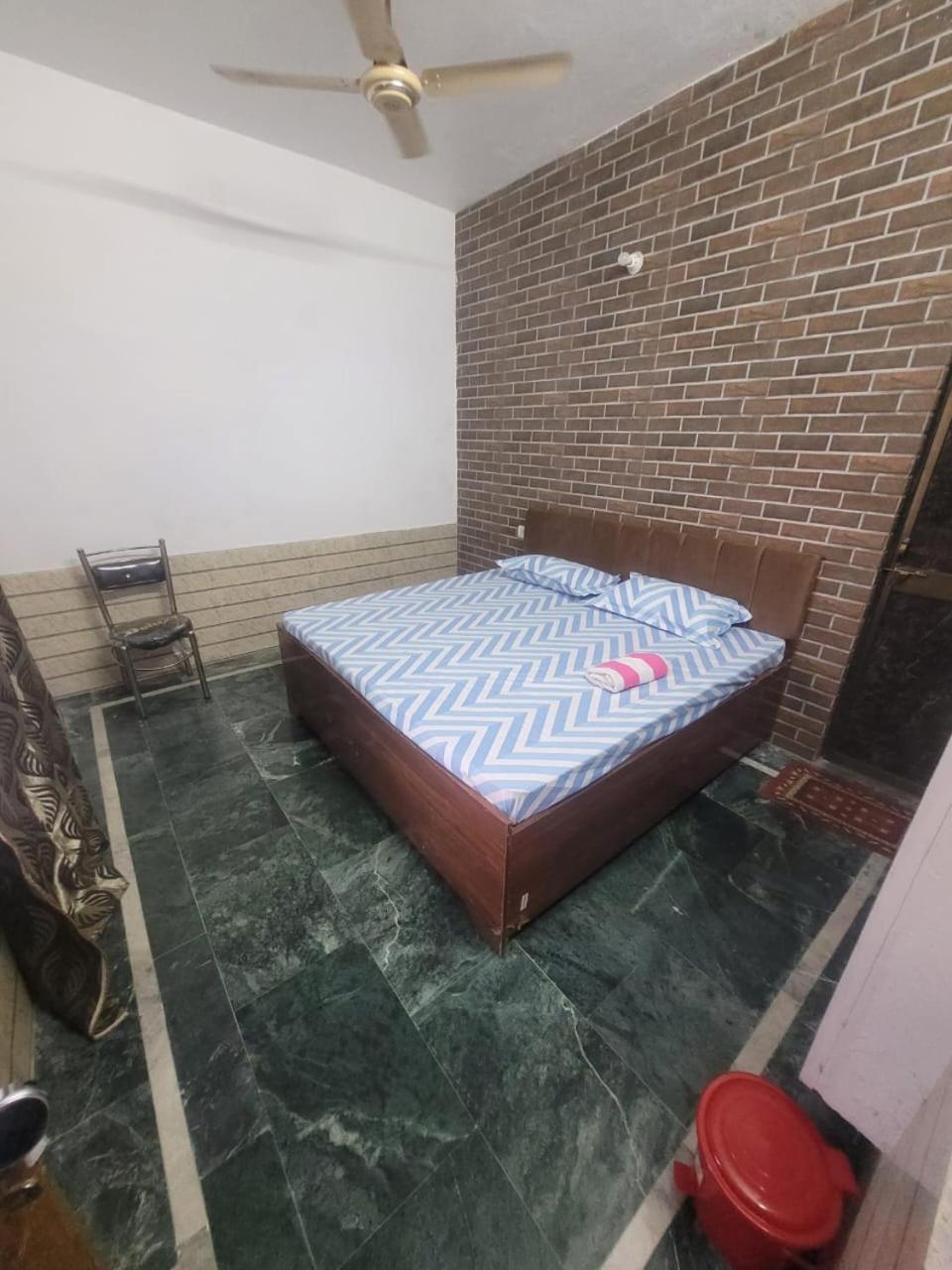 Hotel Pushpa Vatika Faizābād Exterior foto