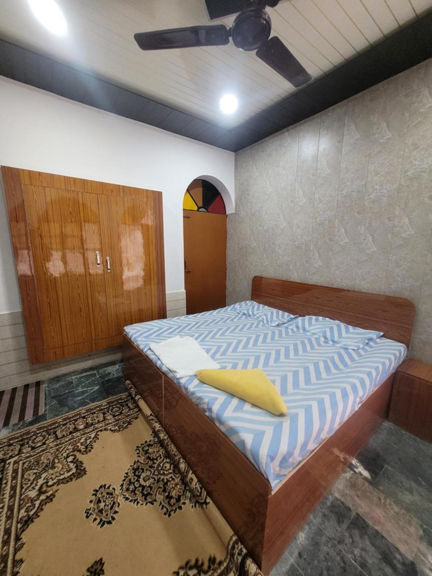 Hotel Pushpa Vatika Faizābād Exterior foto